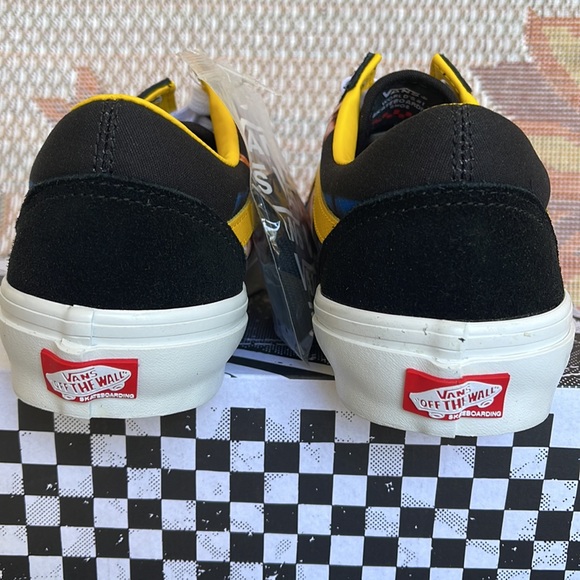 Vans Men’s Skate Old Skool
Bruce Lee Black/Yellow
VN0ASFCBY23
Sneakers - Picture 14 of 16